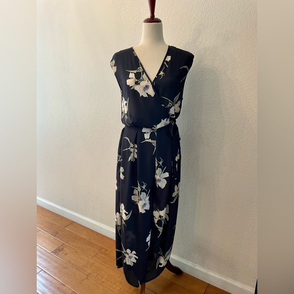 Beautiful Sienna Sky Floral Romper Medium